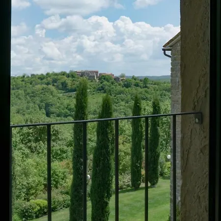 L'abbraccio Della Quercia - Momjan
