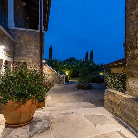 L'abbraccio Della Quercia - Momjan